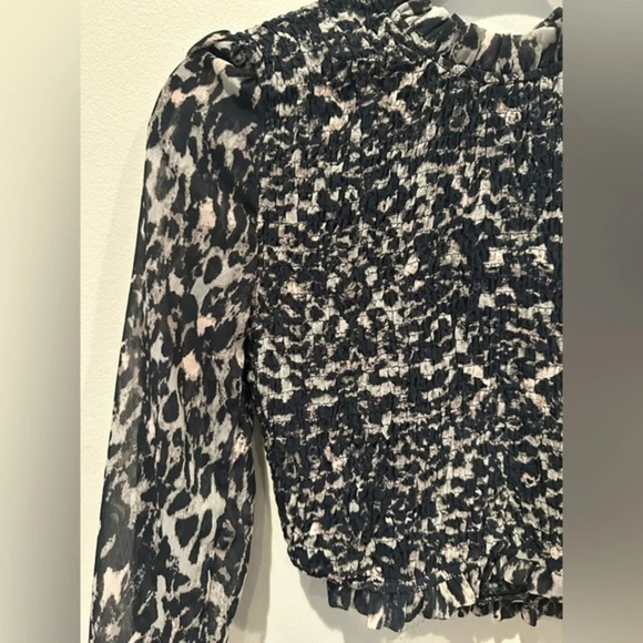 HIGH NECK going out top -cheetah SZ S A0037 - Picture 4 of 10